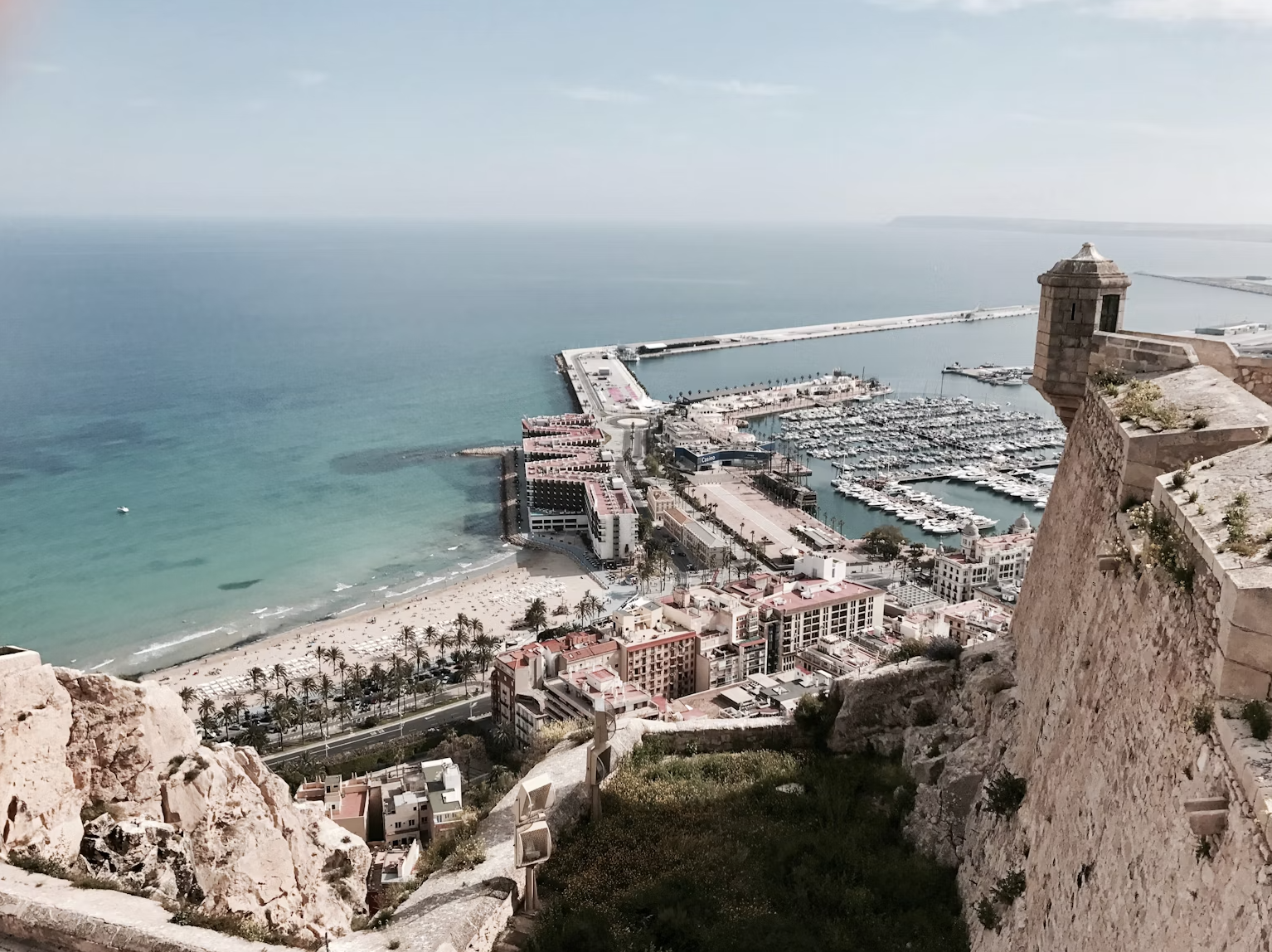 How to Use Your Expat Health Insurance when traveling outside of Spain?