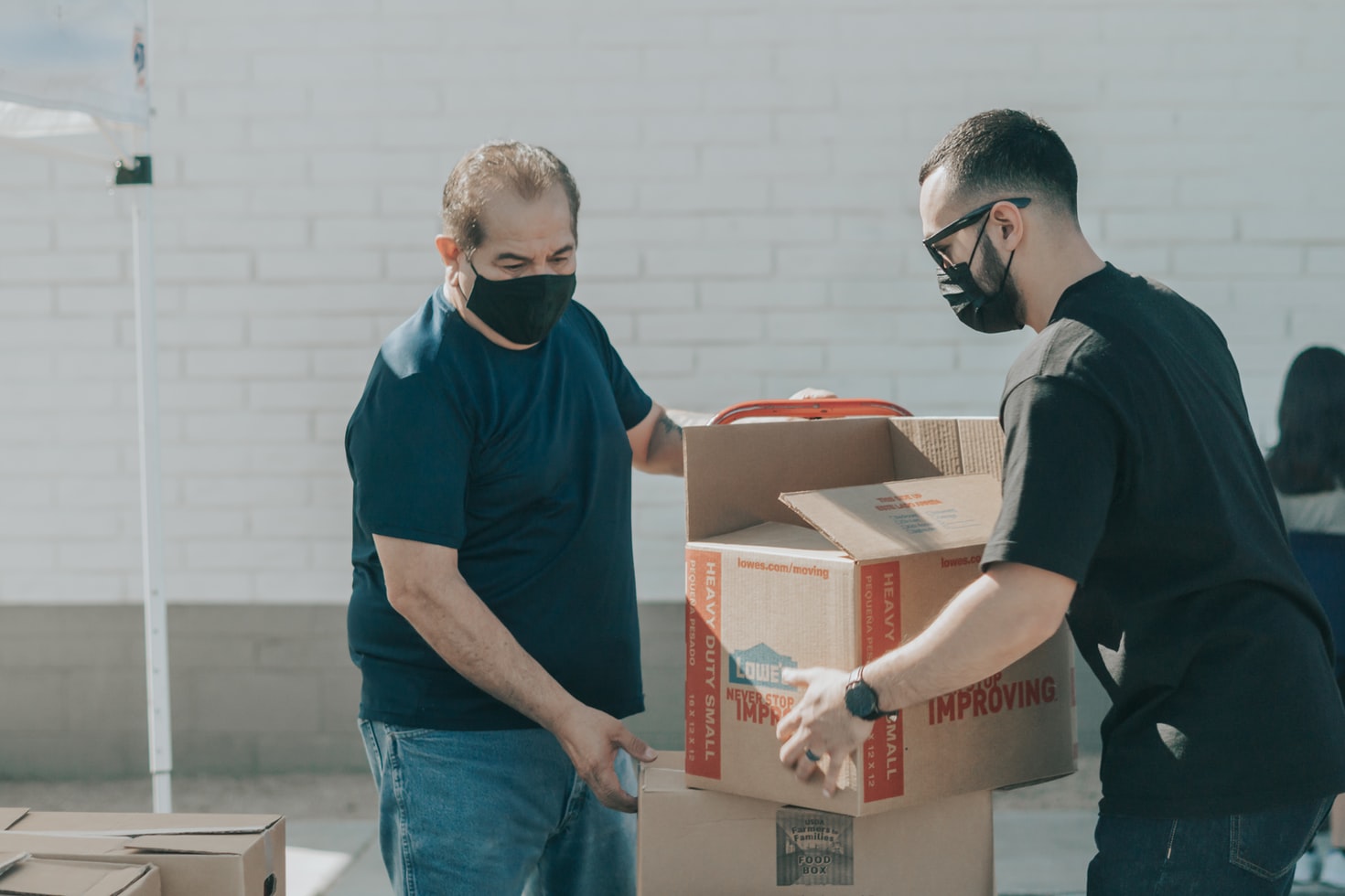 Getting a parcel from a non-EU country: Do I need to pay customs when receiving it?